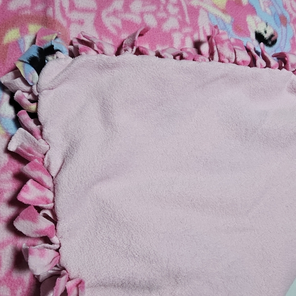 homemade hand tied pink Snow White baby throw blanket  approx. 52" by 60" - Picture 10 of 15